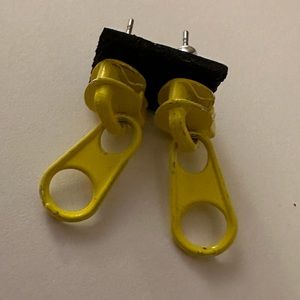 Yellow zipper earrings (distressed look)
